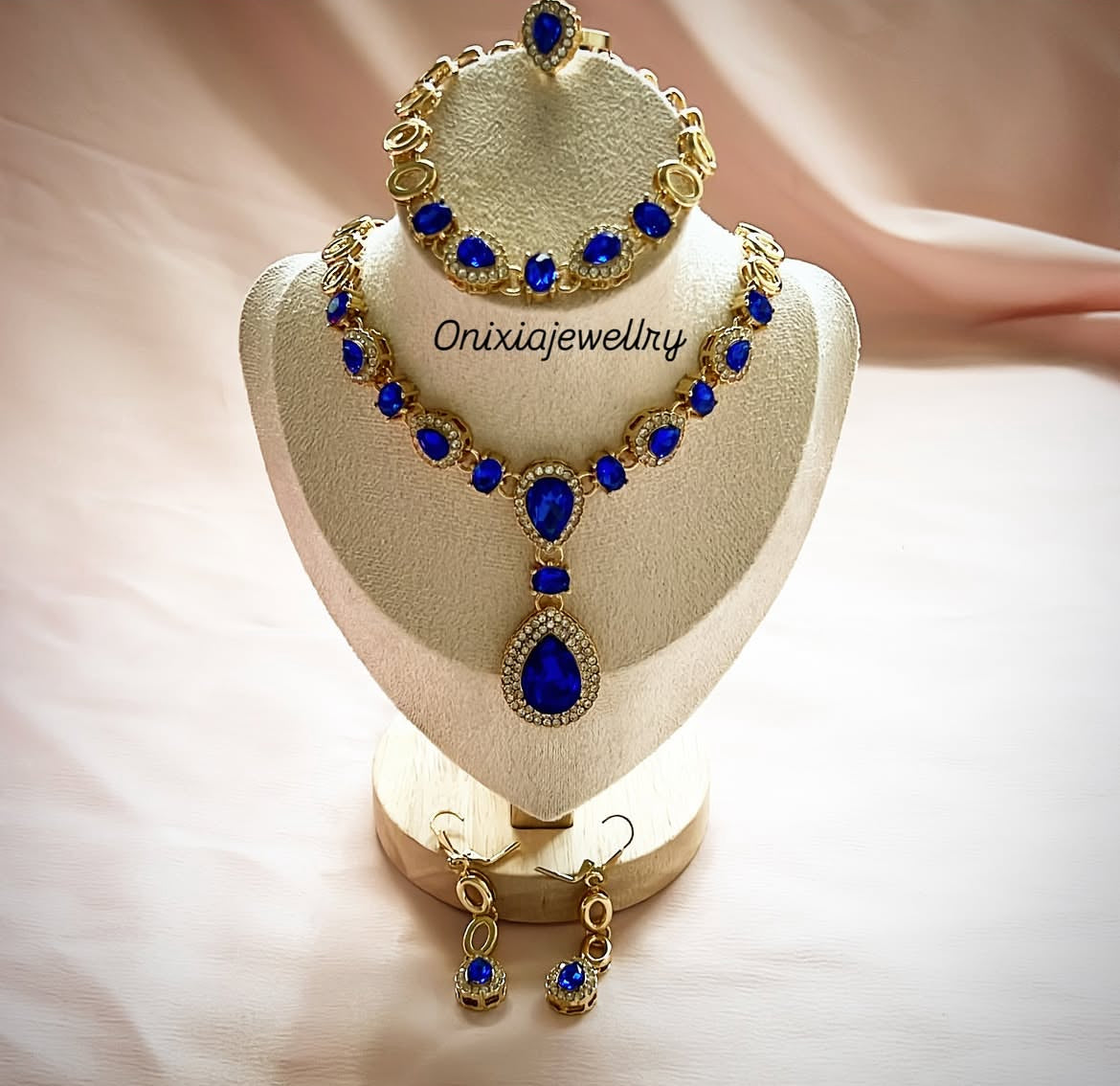 الطقم الملكي الفاخر بلونين