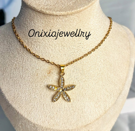 قلادة انيقة